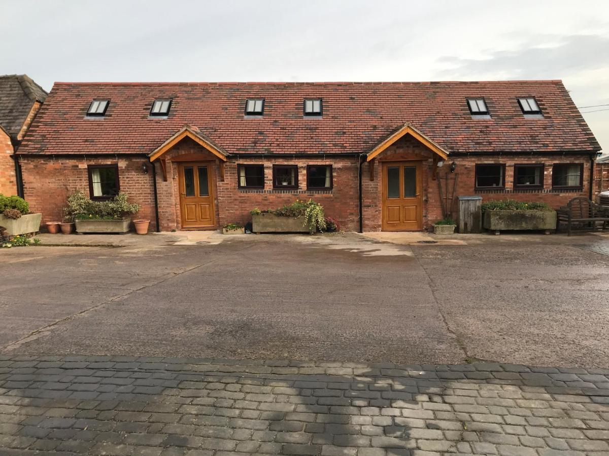 Nuneaton - Cottage - Sleeps 2 - Parking - Garden Exterior photo