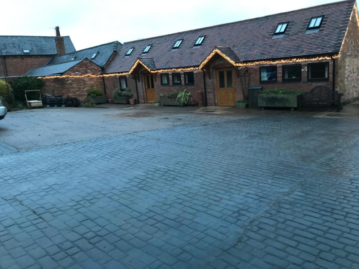 Nuneaton - Cottage - Sleeps 2 - Parking - Garden Exterior photo